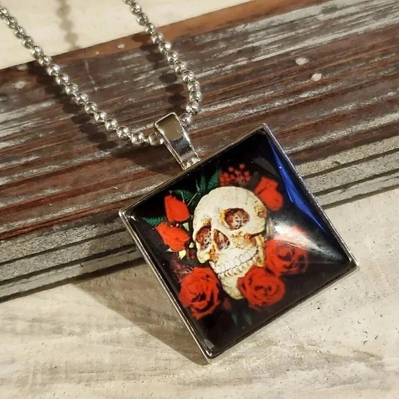 Edgy Goth Skull Red Roses on Black Glass Cabochon Pendant  Necklace - Picture 1 of 4